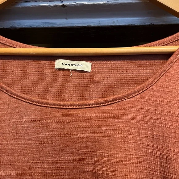 Max Studio Ruched Top - Picture 3 of 3